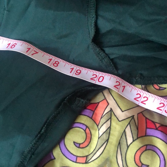 Green satin dress - Picture 9 of 11